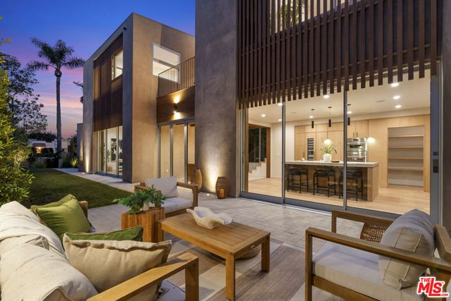 2132 Walnut Avenue, Venice, CA 90291