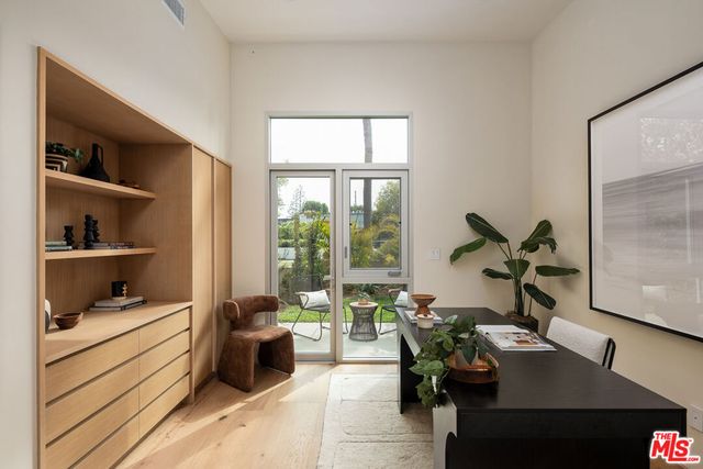 2132 Walnut Avenue, Venice, CA 90291