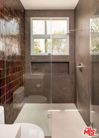 2132 Walnut Avenue, Venice, CA 90291