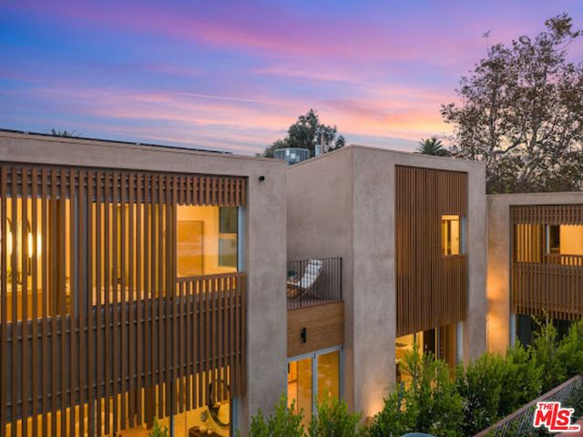 2132 Walnut Avenue, Venice, CA 90291