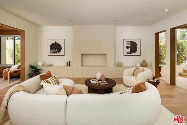 2132 Walnut Avenue, Venice, CA 90291