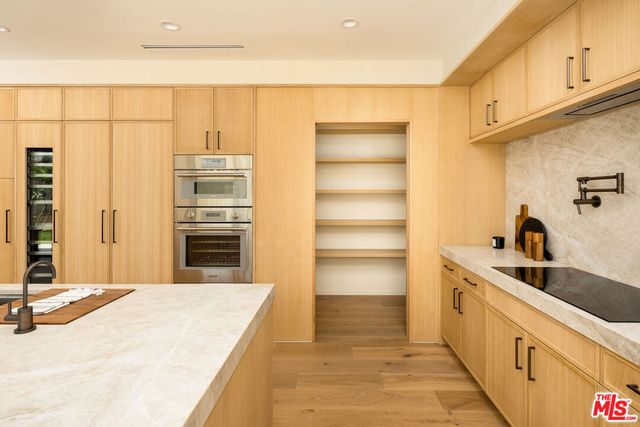 2132 Walnut Avenue, Venice, CA 90291