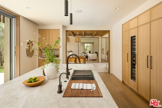 2132 Walnut Avenue, Venice, CA 90291