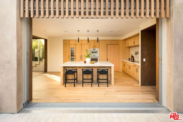 2132 Walnut Avenue, Venice, CA 90291