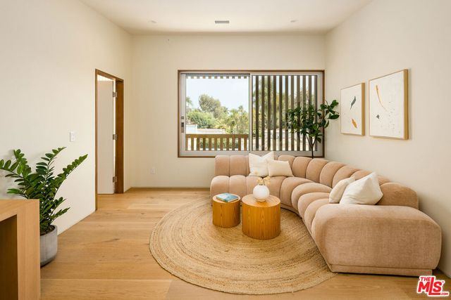 2132 Walnut Avenue, Venice, CA 90291