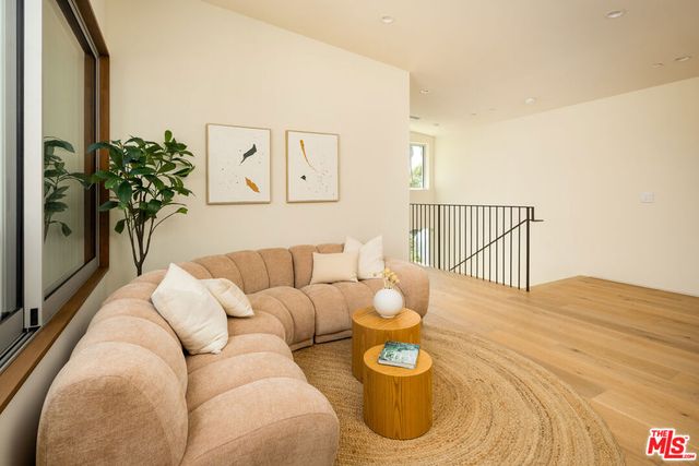 2132 Walnut Avenue, Venice, CA 90291