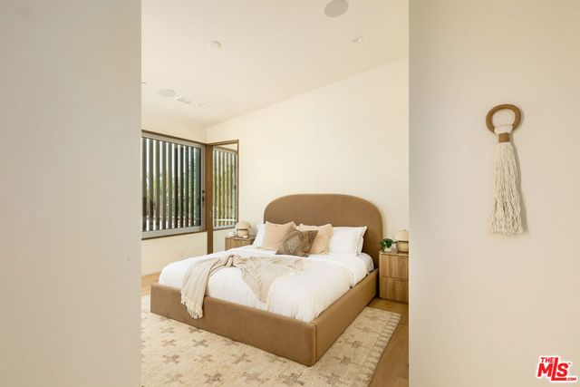 2132 Walnut Avenue, Venice, CA 90291