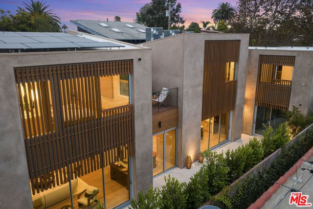 2132 Walnut Avenue, Venice, CA 90291
