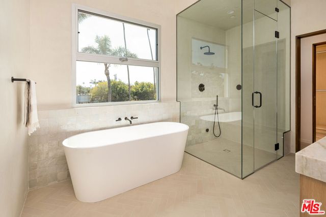 2132 Walnut Avenue, Venice, CA 90291