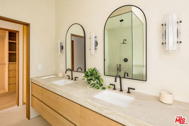2132 Walnut Avenue, Venice, CA 90291
