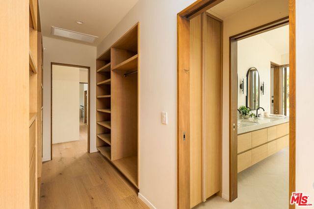 2132 Walnut Avenue, Venice, CA 90291