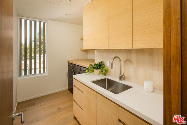 2132 Walnut Avenue, Venice, CA 90291