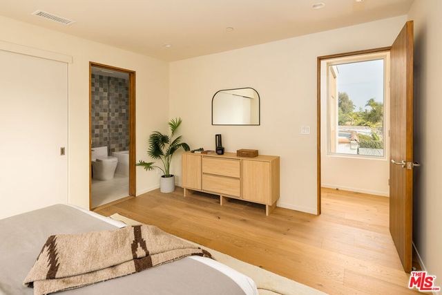 2132 Walnut Avenue, Venice, CA 90291