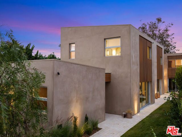 2132 Walnut Avenue, Venice, CA 90291