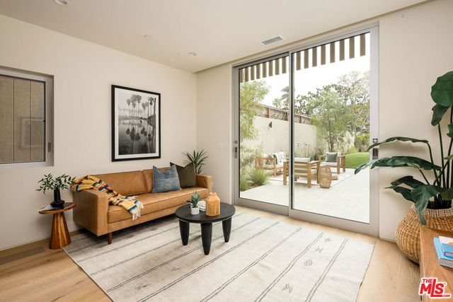 2132 Walnut Avenue, Venice, CA 90291