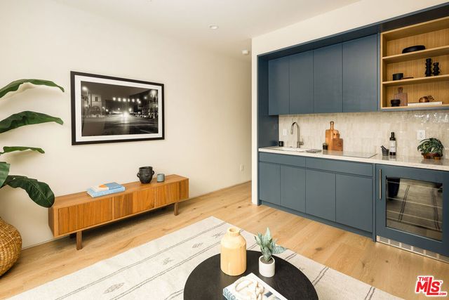 2132 Walnut Avenue, Venice, CA 90291
