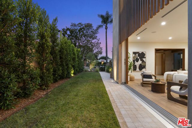 2132 Walnut Avenue, Venice, CA 90291