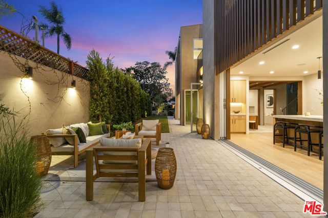 2132 Walnut Avenue, Venice, CA 90291