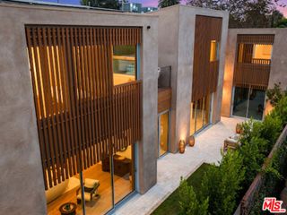 2132 Walnut Avenue, Venice, CA 90291