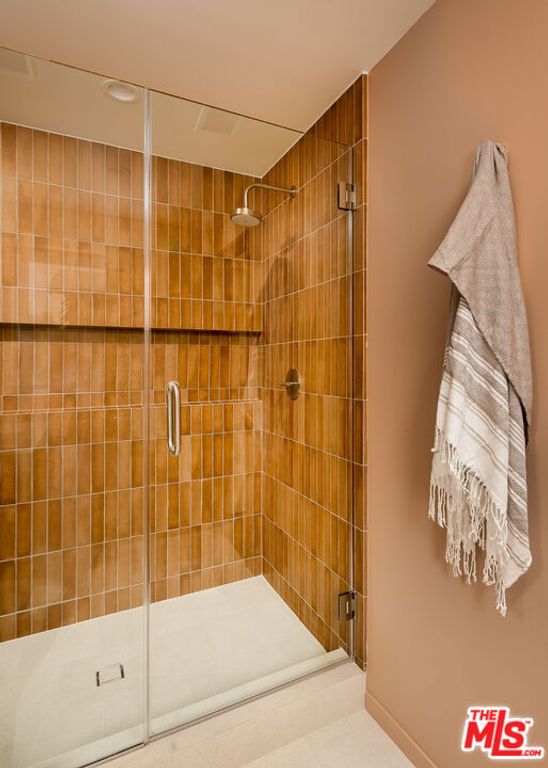 Image 52 of property listing at 2132 Walnut Avenue, Venice, CA 90291