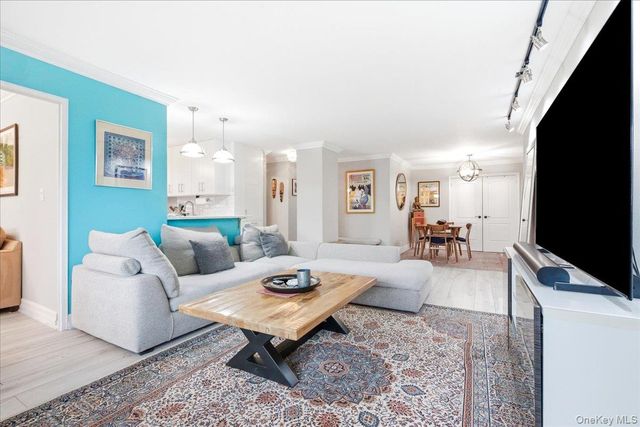 70-25 Yellowstone Boulevard 9J, Forest Hills, NY 11375