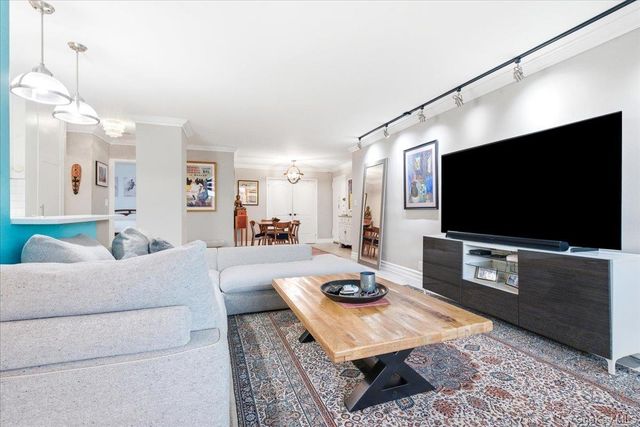 70-25 Yellowstone Boulevard 9J, Forest Hills, NY 11375