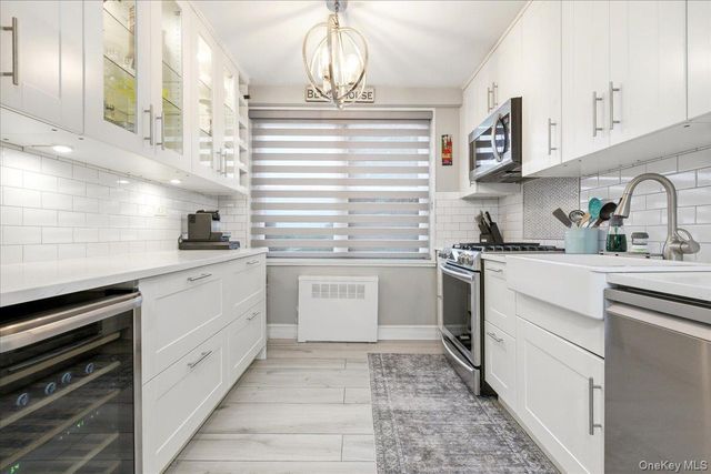 70-25 Yellowstone Boulevard 9J, Forest Hills, NY 11375