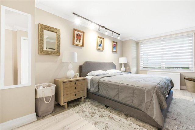 70-25 Yellowstone Boulevard 9J, Forest Hills, NY 11375