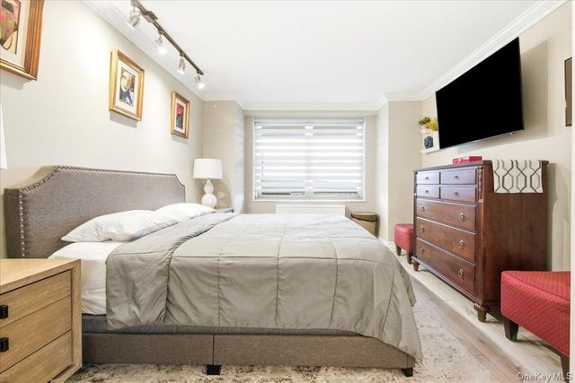 70-25 Yellowstone Boulevard 9J, Forest Hills, NY 11375