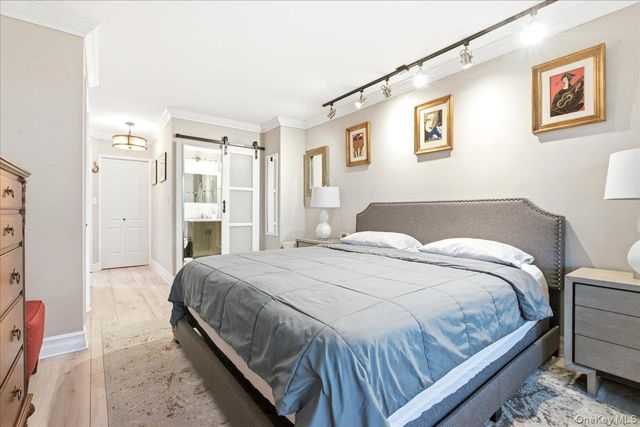 70-25 Yellowstone Boulevard 9J, Forest Hills, NY 11375