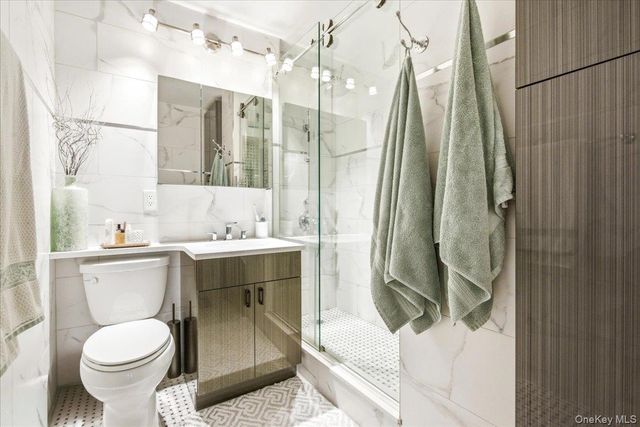 70-25 Yellowstone Boulevard 9J, Forest Hills, NY 11375
