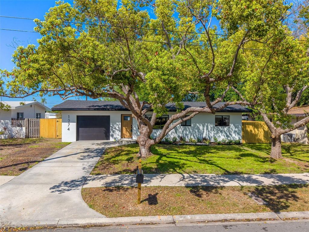 Image 2 of property listing at 1274 ROBIN HOOD LANE, Dunedin, FL 34698