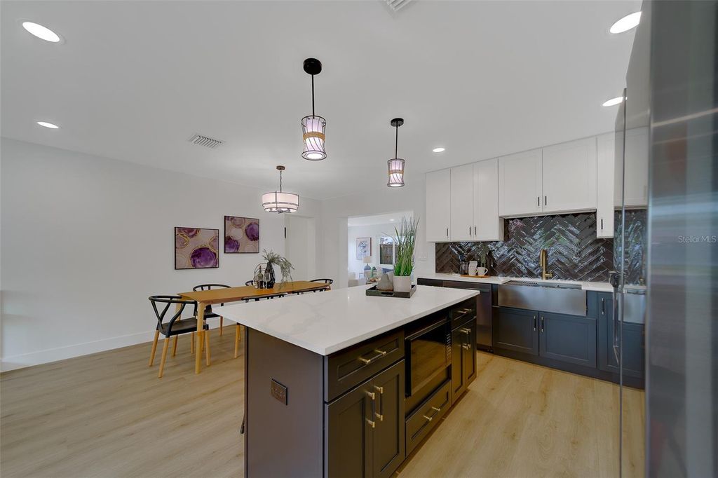 Image 11 of property listing at 1274 ROBIN HOOD LANE, Dunedin, FL 34698