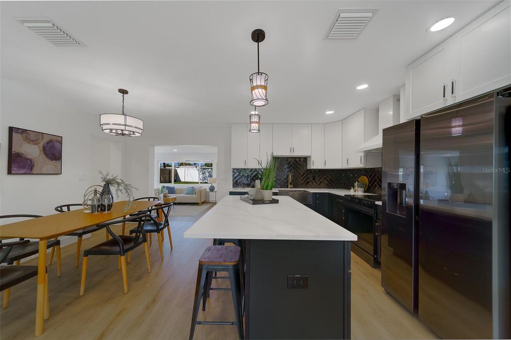 Image 12 of property listing at 1274 ROBIN HOOD LANE, Dunedin, FL 34698