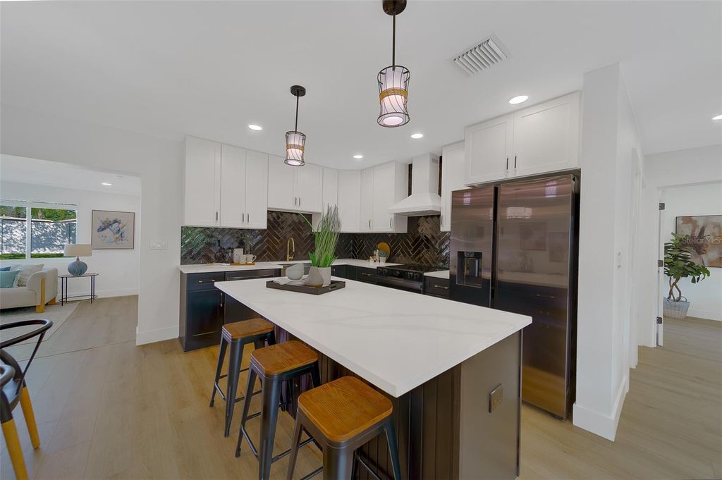 Image 13 of property listing at 1274 ROBIN HOOD LANE, Dunedin, FL 34698