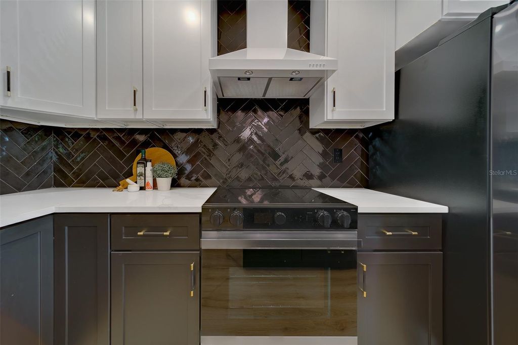 Image 17 of property listing at 1274 ROBIN HOOD LANE, Dunedin, FL 34698