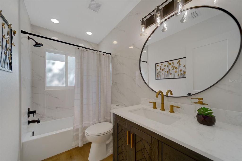 Image 22 of property listing at 1274 ROBIN HOOD LANE, Dunedin, FL 34698