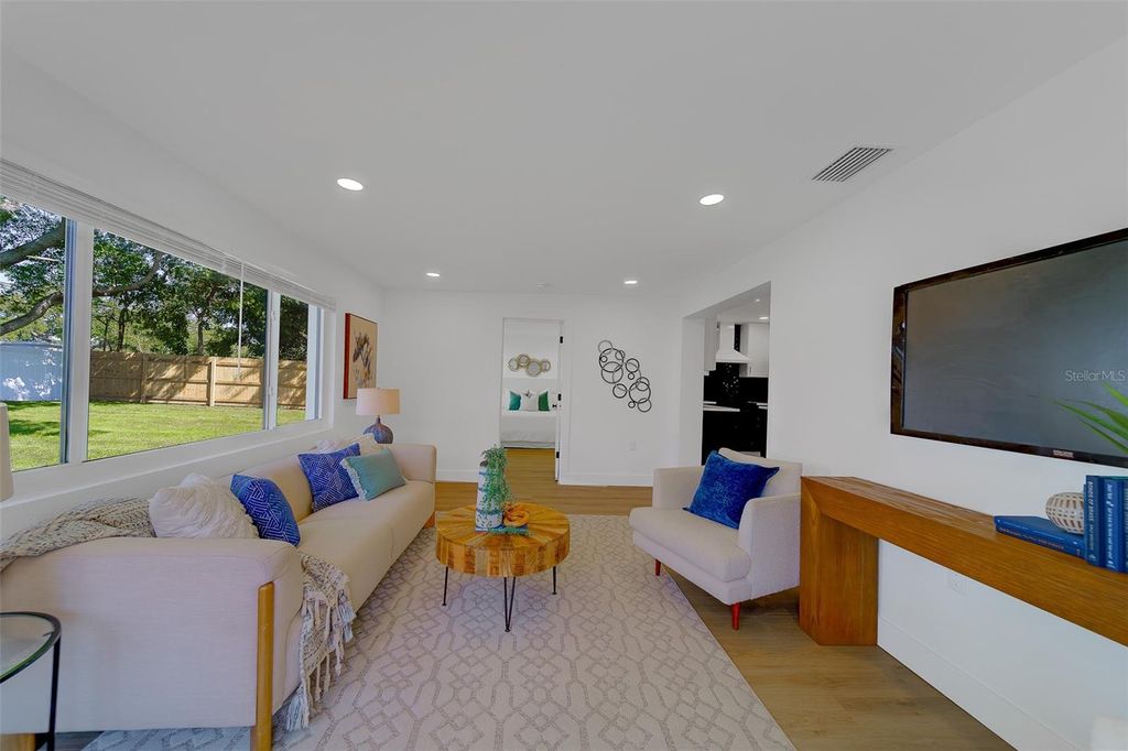 Image 33 of property listing at 1274 ROBIN HOOD LANE, Dunedin, FL 34698