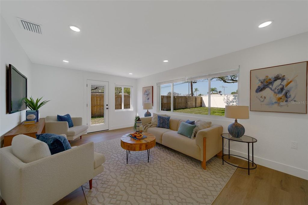 Image 34 of property listing at 1274 ROBIN HOOD LANE, Dunedin, FL 34698