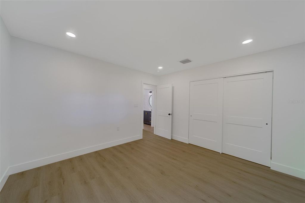 Image 35 of property listing at 1274 ROBIN HOOD LANE, Dunedin, FL 34698