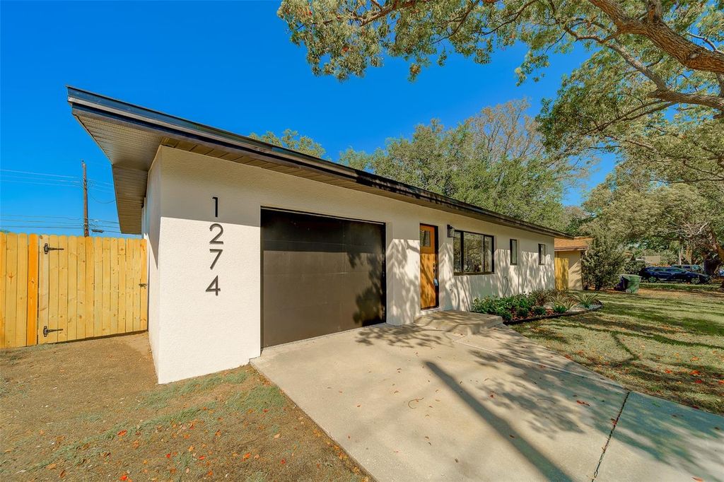 Image 39 of property listing at 1274 ROBIN HOOD LANE, Dunedin, FL 34698