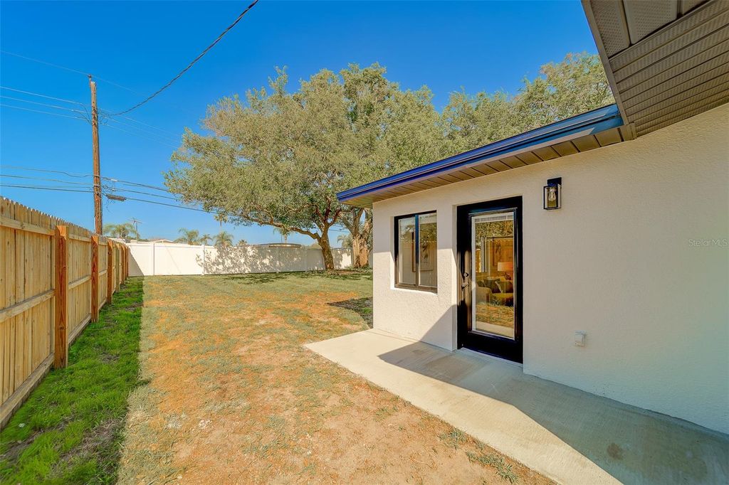 Image 41 of property listing at 1274 ROBIN HOOD LANE, Dunedin, FL 34698