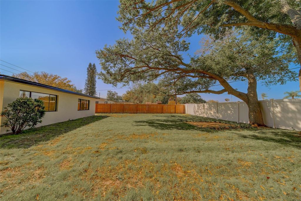 Image 42 of property listing at 1274 ROBIN HOOD LANE, Dunedin, FL 34698