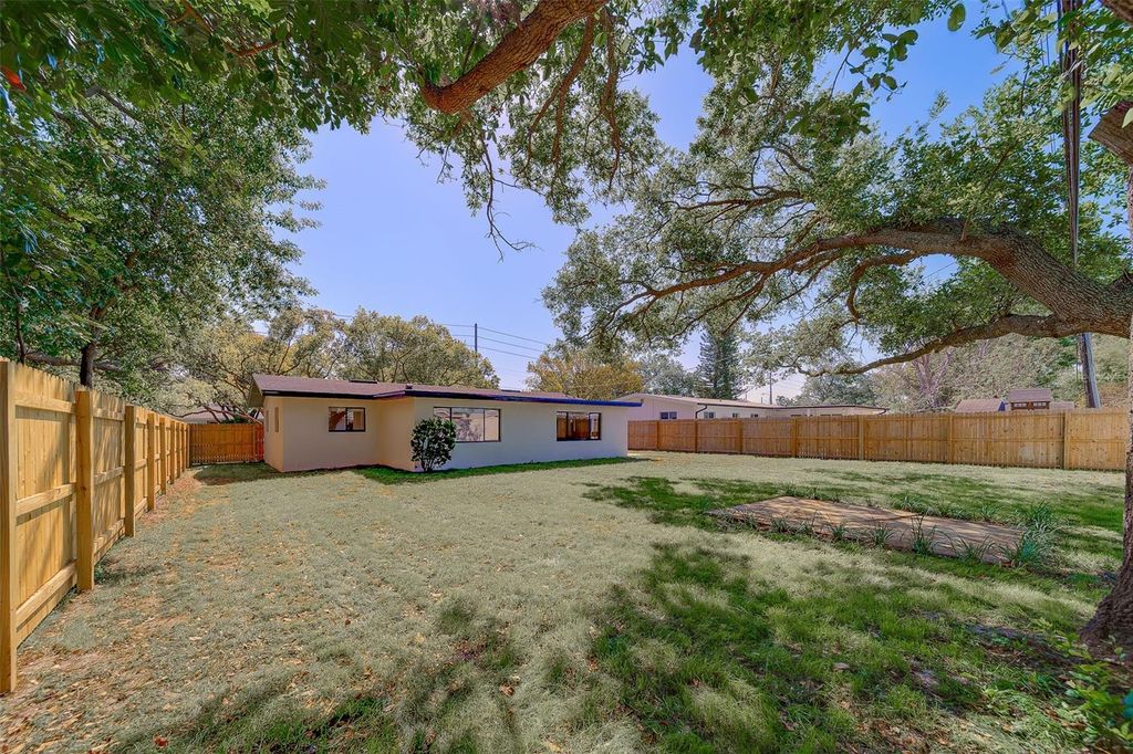 Image 43 of property listing at 1274 ROBIN HOOD LANE, Dunedin, FL 34698