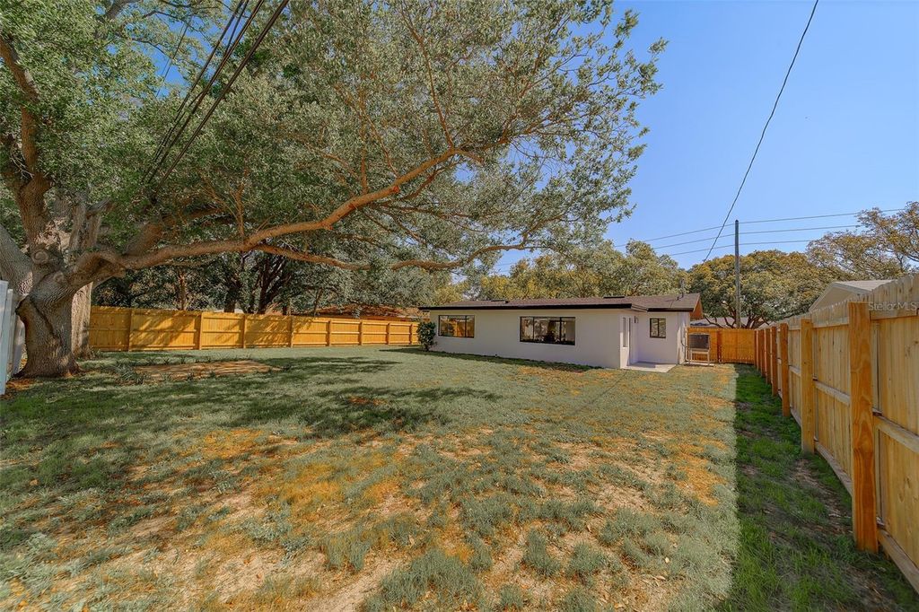 Image 45 of property listing at 1274 ROBIN HOOD LANE, Dunedin, FL 34698