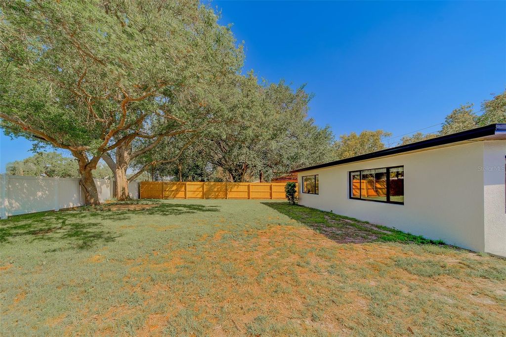 Image 46 of property listing at 1274 ROBIN HOOD LANE, Dunedin, FL 34698