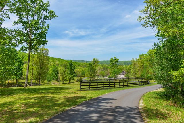 756 Long Branch Road, Lookout Mountain, GA 30750