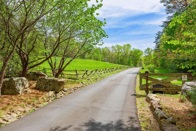756 Long Branch Road, Lookout Mountain, GA 30750