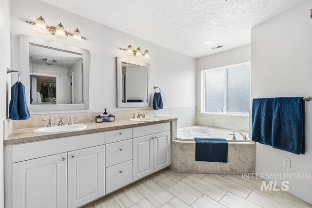 25157 Shadow Mountain Circle, Star, ID 83669
