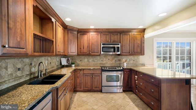 9032 CLAUSSVILLE RD, Fogelsville, PA 18051